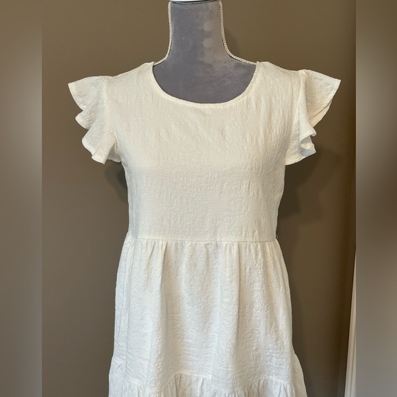Esther and Co White Textured Cotton Tiered Dress with flutter sleeves Sz SM - Picture 2 of 7
